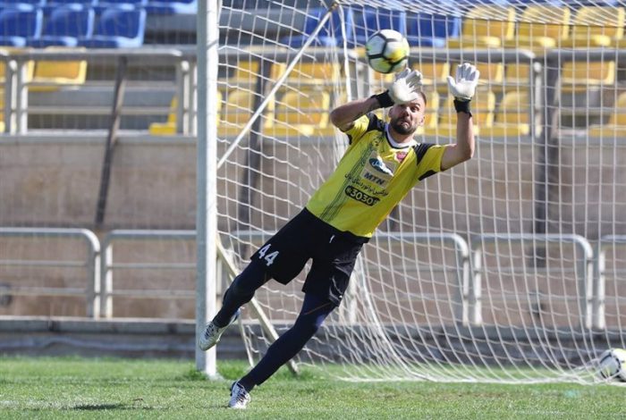 دروازه‌بان پرسپولیس بازی با نفت مسجدسلیمان را از دست داد