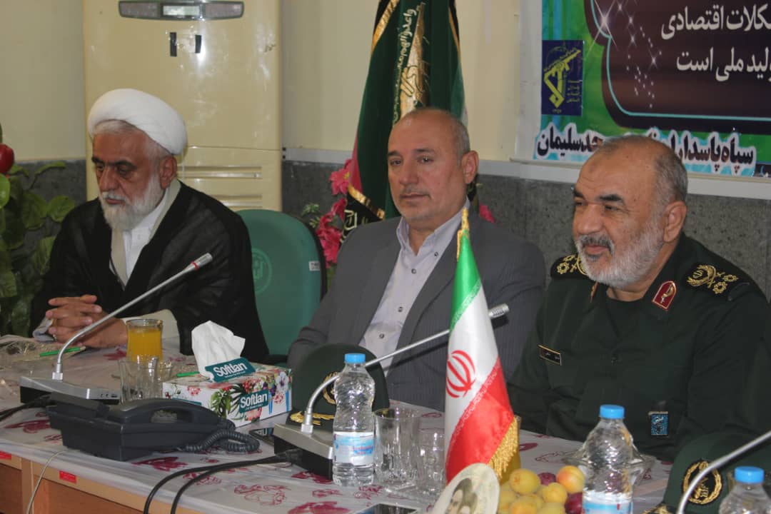 فرمانده کل سپاه  از مناطق زلزله زده مسجدسلیمان بازدید کرد.