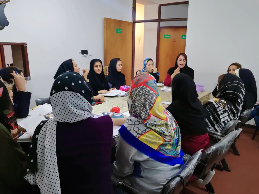 کارگاه رنگ درمانی درکتابخانه عمومی افسر بختیاری برگزار گردید.