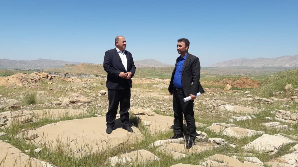 حیدر کاظمی فرماندار اندیکا :سرمایه گذاری در بخش شهرک صنعتی مولد و دارای ارزش افزوده است در واقع مهمترین عامل بهبود وضعیت صنایع در هر منطقه به جزء شرایط عمومی ،محیط کسب وکار و راه اندازی سریع و اقتصادی واحدهای صنعتی است .