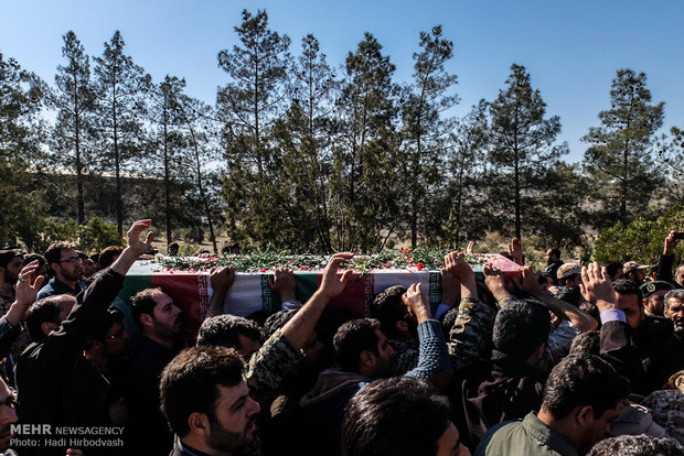 عبدالحسین مقدم، پدر پنج شهید دوران دفاع مقدس به فرزندان شهیدش پیوست.