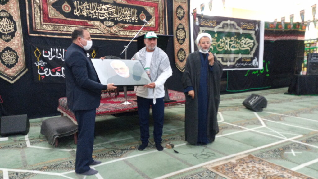 تجلیل حجت الاسلام امینی امام جمعه و فرماندار مسجدسلیمان از ورزشکار مسجدسلیمانی و قهرمان شنای جهان