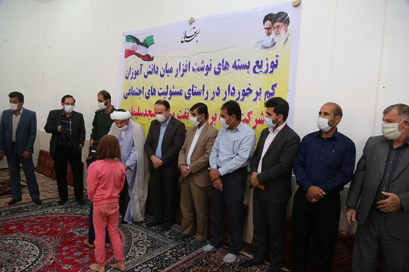 اهداء و توزیع ۷۰۰ بسته نوشت افزار میان دانش آموزان کم برخوردارشهرستان اندیکا