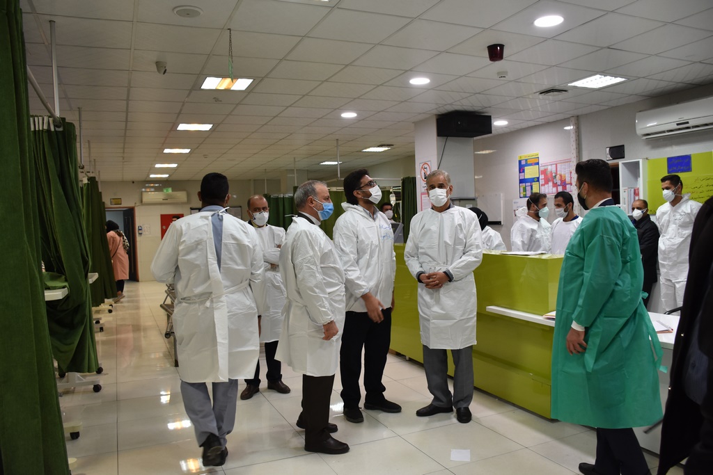 استاندار خوزستان در بازدید شبانه از بخش‌های بیمارستان رازی اهواز ضمن بررسی روند خدمات رسانی به بیماران، از زحمات مدافعان سلامت قدردانی کرد