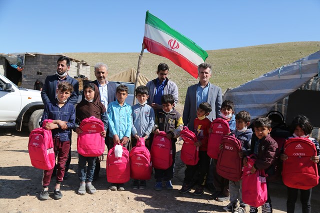 توزیع ۲۰۰ بسته نوشت افزار میان دانش آموزان کم برخوردار روستاها و مناطق عشایری