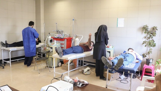 کارکنان شرکت صنایع پتروشیمی مسجدسلیمان در یک اقدام  خدا پسندانه خون خود رااهدا کردند