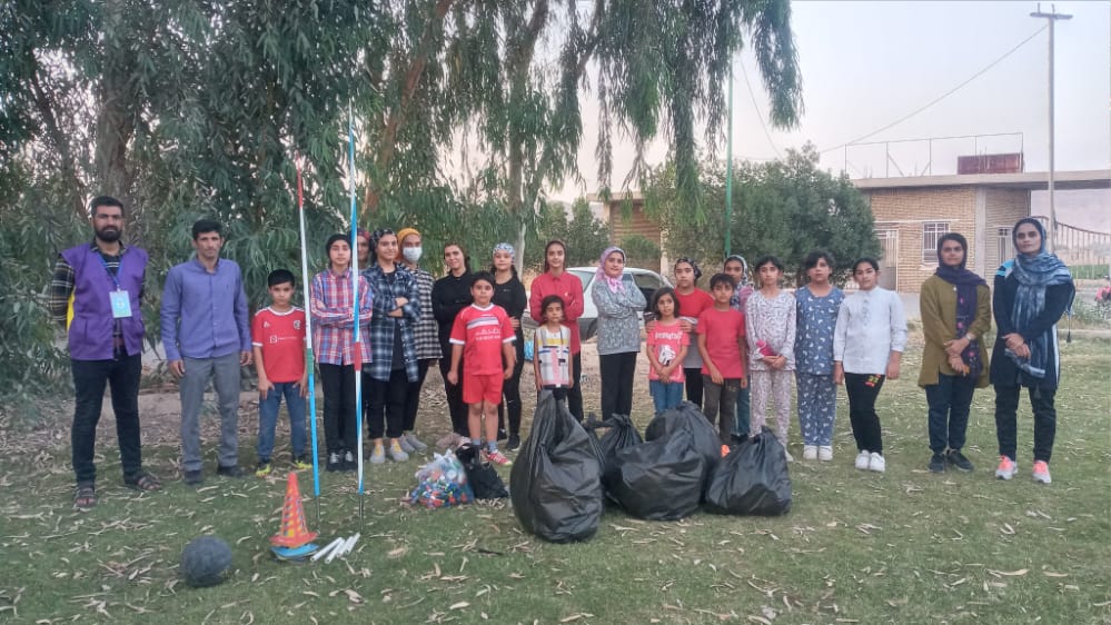 پاکسازی چمن و محوطه دانشگاه پیام نور شهرستان گتوند برگزار شد