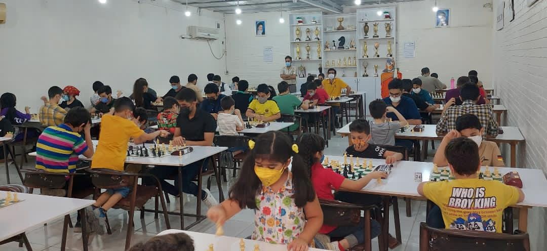 برگزاری یک دوره مسابقات سریع(۲×۱۰) در مدرسه شطرنج پاییز.