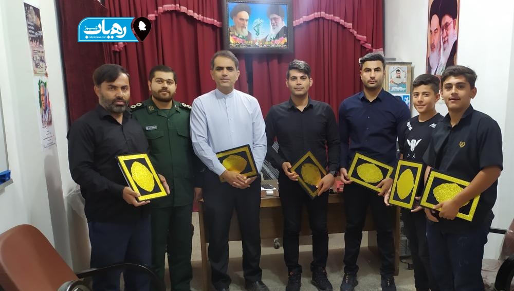 از خبرنگاران شهر ترکالکی توسط فرمانده حوزه مقاومت بسیج این شهر تجلیل شد