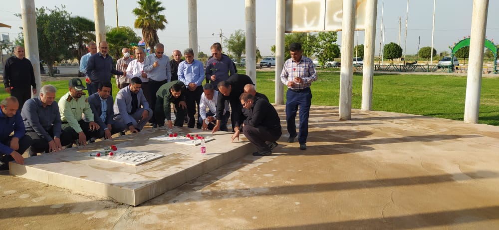 درنخستین روز از هفته دولت صورت گرفت  ادای احترام فرماندار شهرستان گتوند به مقام شامخ شهدای والامقام