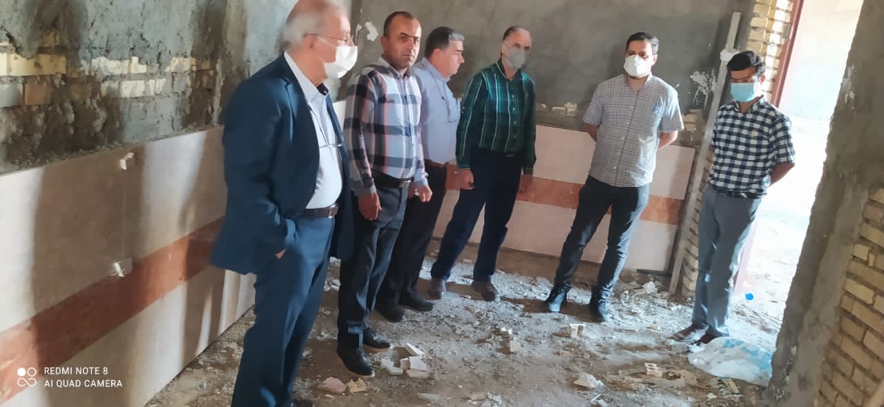 بازدید مسئولین از مدرسه در دست احداث عشایری گتوند