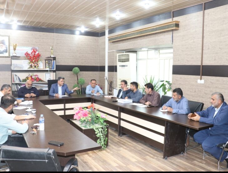 جلسه شهردار مسجدسلیمان با معاونین و مسئولین واحدهای شهرداری در دفتر شهردار برگزار شد