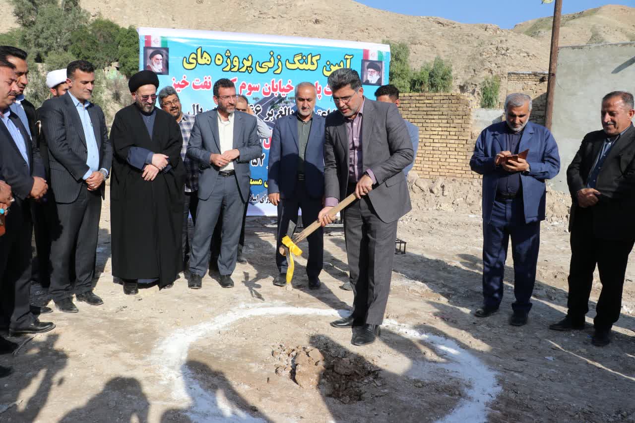 کلنگ پروژه های احداث پل و خیابان سوم کوی نفت خیز و پل مالجونکی بر زمین زده شد