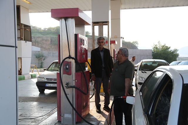 آماده بکار شدن جایگاه های پخش سوخت مسجدسلیمان با همکاری کارکنان شرکت بهره برداری نفت و گاز مسجدسلیمان