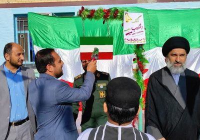نواخته شدن زنگ انقلاب همزمان با شروع دهه فجر و چهل و پنجمین سالگرد پیروزی انقلاب اسلامی در مدرسه شاهد شهرستان هندیجان