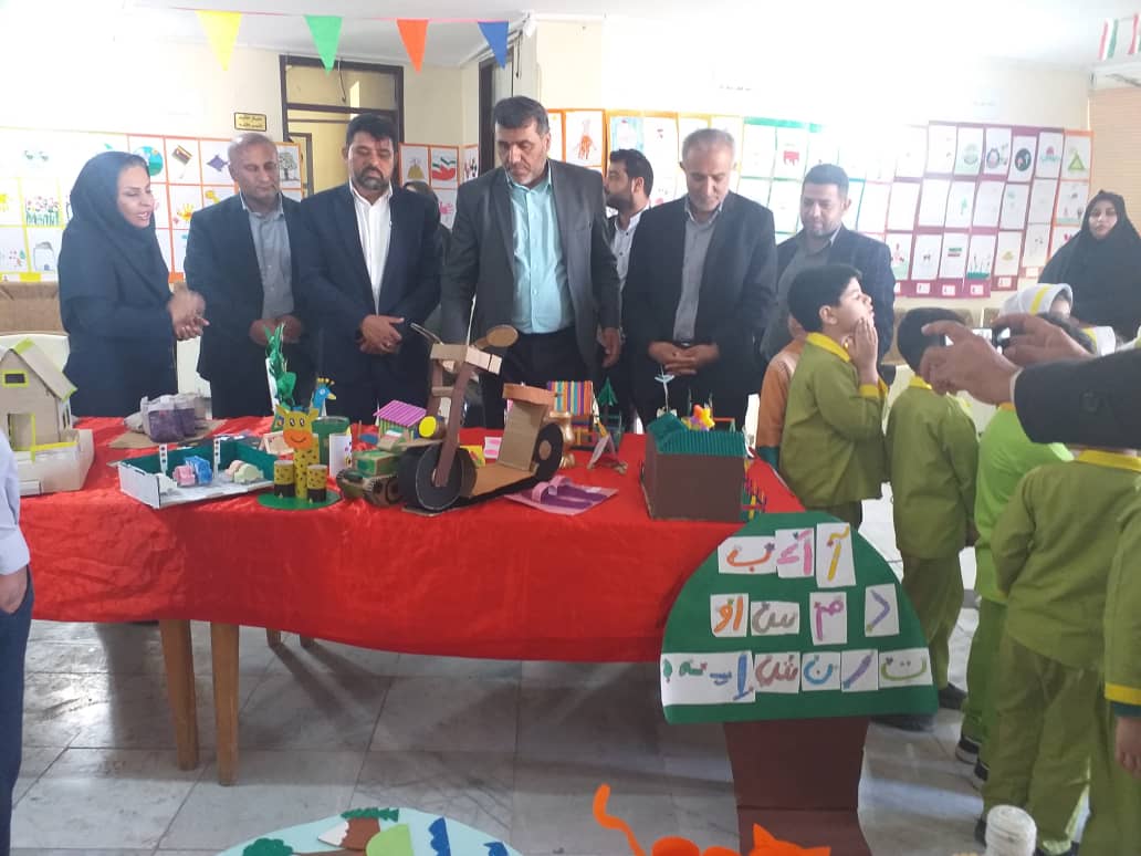 نمایشگاه آثارکودکانه وکتاب کودک ونوجوان درهندیجان