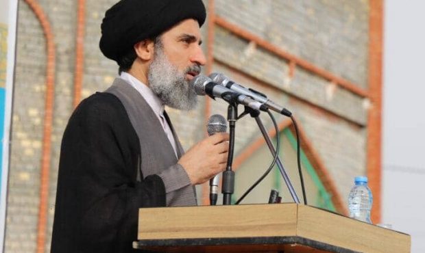 یکی از دستاوردهای مهم انقلاب اسلامی حفظ هویت ها ، حدود و مرزهای جغرافیایی و میراث فرهنگی و معنوی کشور است .