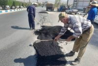 عملیات اجرایی لکه گیری آسفالت از محور میدان ورودی دانشگاه آزاد