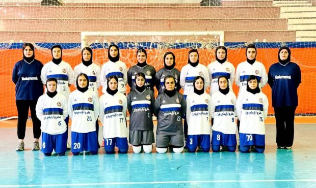 ورزشکار گتوندی عنوان مربی اخلاق مسابقات فوتسال کارگری بانوان ایران را از آن خود کرد