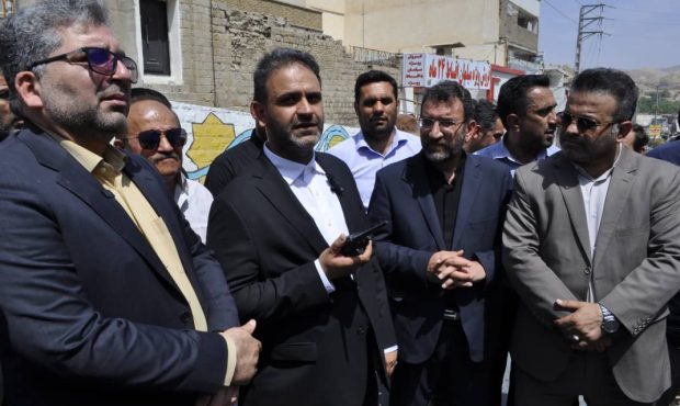 کلنگ دو پروژه عمرانی شهرداری با حضور نماینده مجلس و معاونت عمرانی استانداری خوزستان به زمین زده شد