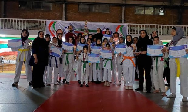 کسب مقام سوم  مسابقات کشوری تیم بانوان شین دو کیوکوشین کاراته مسجدسلیمان