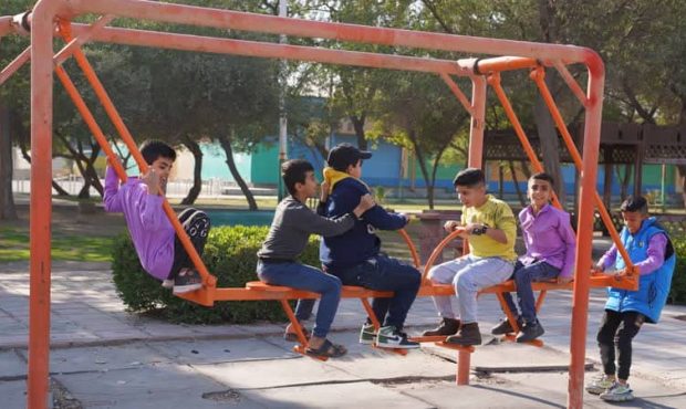 نصب تجهیزات متنوع در پارک  های سطح شهر و شهرک های مختلف