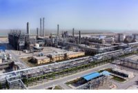 تندیس بلورین پانزدهمین دوره جایزه ملی مدیریت مالی در دستان مارون