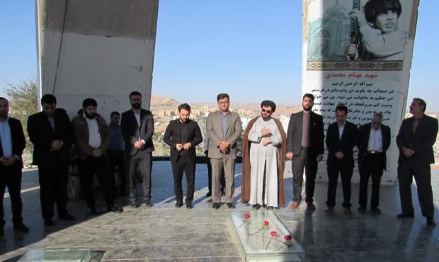 ادای احترام کارکنان دستگاه قضا مسجدسلیمان به مقام شامخ شهدا