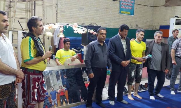 تقدیر از مرشد خوش‌صدای استان خوزستان در مراسمی باشکوه در گتوند