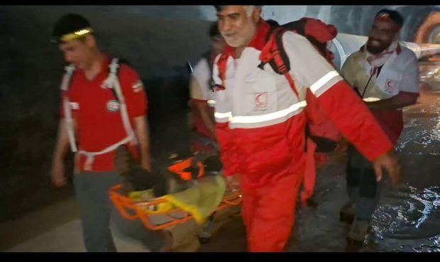 نجات جان دو جوان گرفتار در کوه های صعب العبور جریک