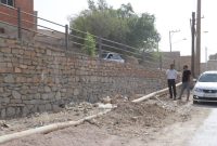 ورودی شیخ‌مندنی ایمن‌سازی شد / عملیات احداث دیوار حائل توسط شهرداری مسجدسلیمان 