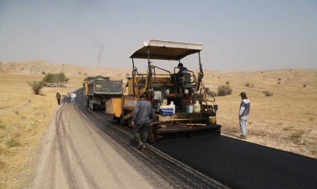 تحول در بهسازی و ایمن‌سازی جاده ها توسط شرکت بهره برداری نفت و گاز مسجدسلیمان    ادامه بهسازی جاده دسترسی سه‌راهی هفت شهیدان تا روستاهای بخش سلیران