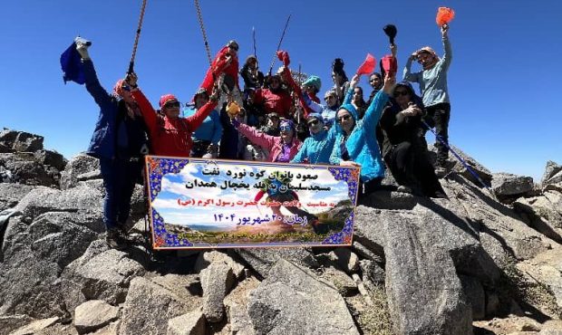 صعود بانوان  کوهنورد نفت مسجدسلیمان به قلل یخچال و کوبری
