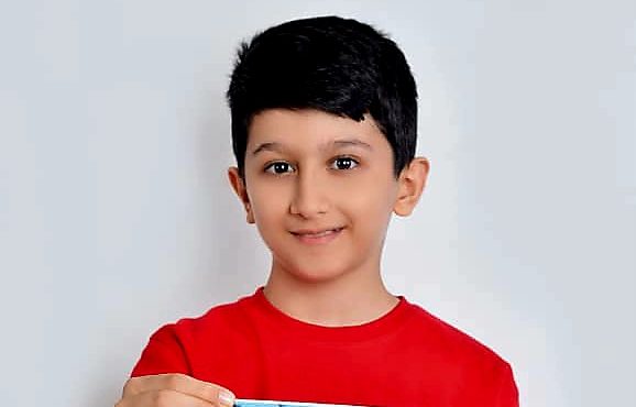 آریا محمدی نابغه ای کوچک که هم داستان می نویسد و هم ربات می سازد