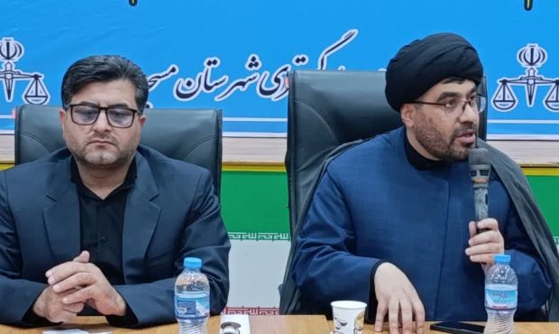 نشست خبری رئیس قوه قضائیه و دادستان شهرستان مسجدسلیمان با جمعی از اصحاب رسانه نشست خبری رئیس قوه قضائیه و دادستان شهرستان مسجدسلیمان با جمعی از اصحاب رسانه