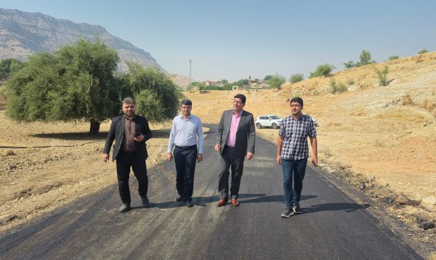 بازدید فرماندار اندیکا از پروژه آسفالت معابر روستای اسلامآباد بازدید فرماندار اندیکا از پروژه آسفالت معابر روستای اسلامآباد