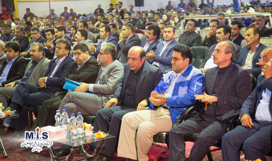 نماینده مردم مسجدسلیمان در مجلس شورای اسلامی : امروز پنج هزار جوان خیالشان از آینده راحت است و دکتر داوودی دل پنج هزار خانواده را شاد کرد.