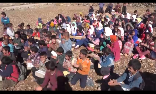 اهدا ۲۰۰۰ جفت کفش به دانش آموزان مدارس شهرستان اندیکا توسط پیمانکار شرکت صنایع پتروشیمی مسجدسلیمان